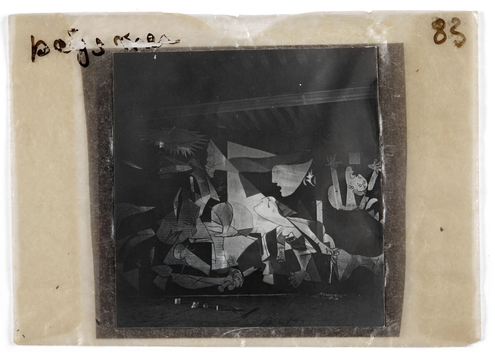 Dora MAAR, Guernica en cours de réalisation dans l’atelier de la rue des Grands Augustins, Paris - mai juin 1937 © Artcurial